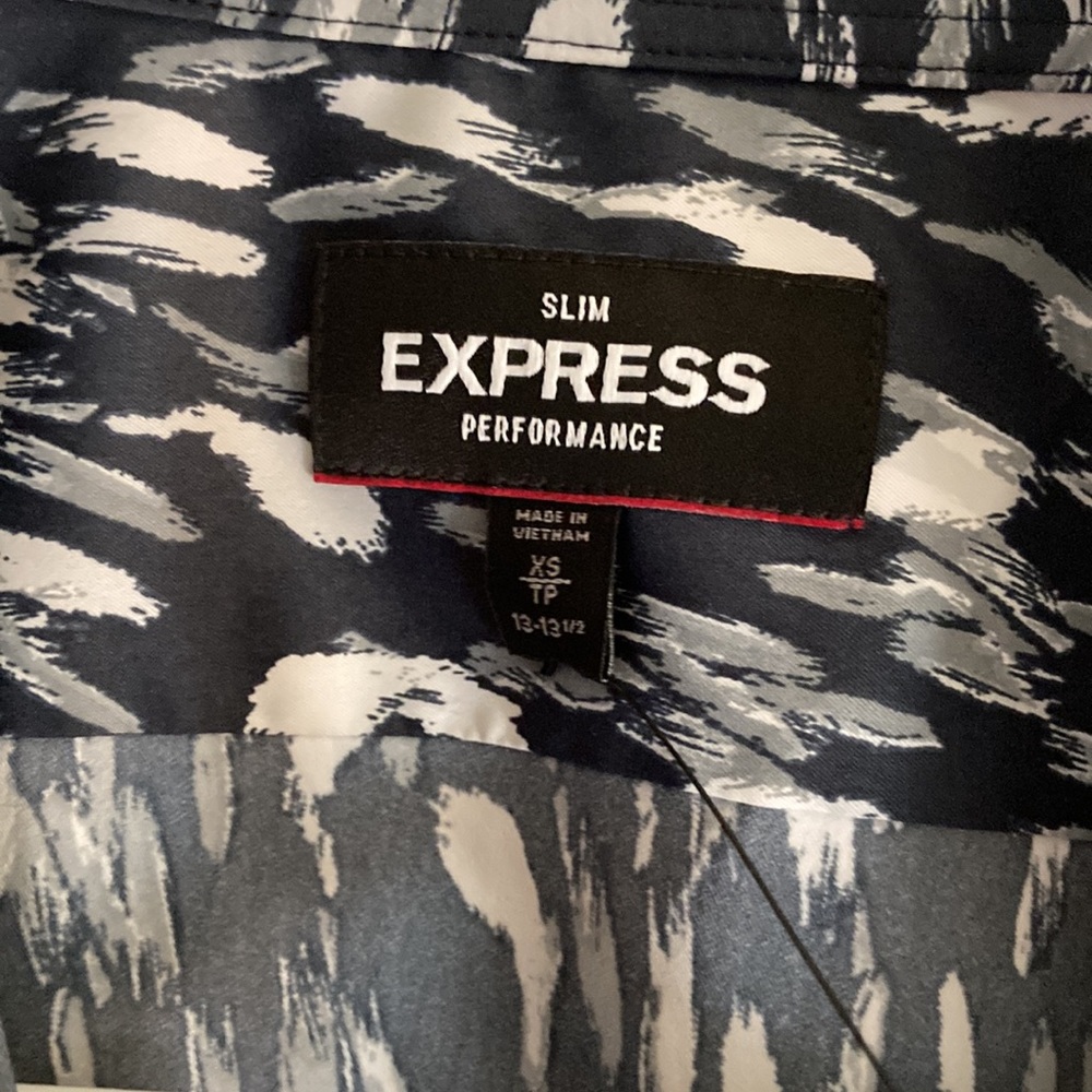 New Express Performance Button-up with White and Grey Print - Picture 2 of 3